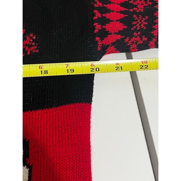 Disney’s Mikey Mouse Christmas Sweater -Holding A Wreath- EUC - Picture 5 of 6